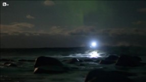 Сърф под Северното сияние (ВИДЕО)