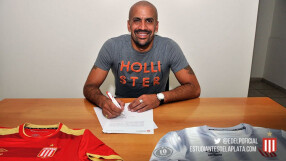 Официално: 41-годишният Верон подписа с 