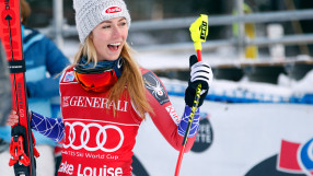 Шифрин триумфира в спускането в Лейк Луис