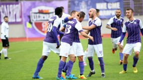 Два автогола осигуриха победата на 