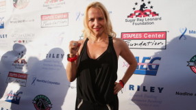 Дейзи Ланг пише книга (ВИДЕО)