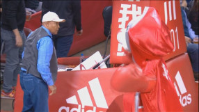 Не се закачай с шампиона! (ВИДЕО)