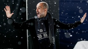 Гуардиола и коледният му пуловер (ВИДЕО)