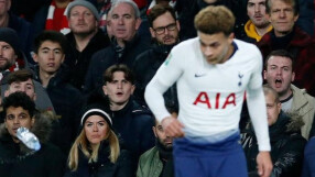 Удариха Деле Али с бутилка по главата (ВИДЕО)