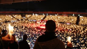 Традицията повелява: Коледни и футболни песни дори без мач (ВИДЕО)