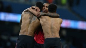 Манчестър е червен, а 