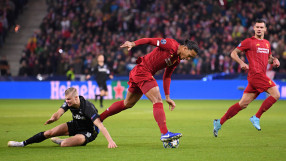 Арлинг Холанд побесня - поиска вода, само за да хвърли бутилката (ВИДЕО)