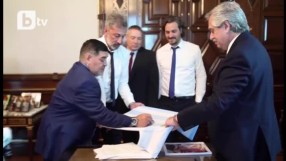 Диего Марадона прекара Коледа с президента на Аржентина (ВИДЕО)