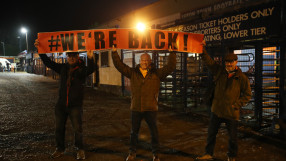 Щастливата британска вечер! Феновете се завърнаха по стадионите!