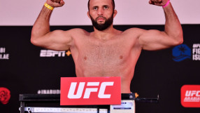 Не канете този ММА боец на сватбата си! (ВИДЕО)