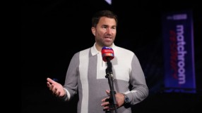 Еди Хърн заложи на шик от 80-те и не уцели