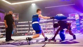 Боят с възглавници се мести на боксовия ринг (ВИДЕО)