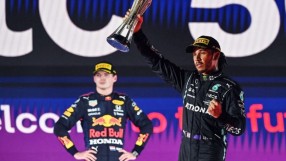 Хамилтън спечели в луда надпревара на 