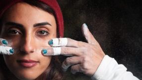 Събориха къщата на катерачката без хиджаб (ВИДЕО)