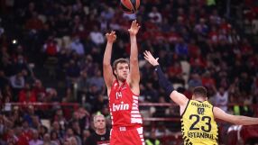 Везенков и компания разбиха лидера в Евролигата