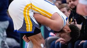 Стеф Къри изправи на нокти 