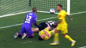 Краев вкарва и подава, качи се на върха (ВИДЕО)