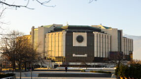 Естрадната ни прима скандализира с билети до 400 лева за концерт, други изпълнители обаче стигат до 10 000 лв.