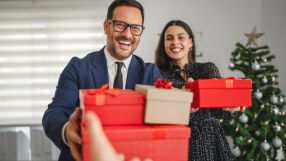 Без 13 заплата, но с коледно парти: Какви бонуси дават компаниите?