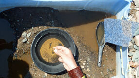 Иран откри голямо златно находище  