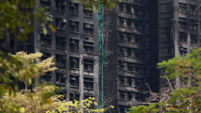 Огънят бушува 40 часа, 200 души все още са в неизвестност: Можело ли е пожарът да бъде предотвратен? (ГАЛЕРИЯ)