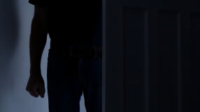 ,Ще те убия, ако не ми припишеш апартамента!‘‘: Син към майка си