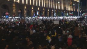 Бунтът срещу властта: Мирен протест, провокатори с маски, безредици, ранени, арести и погром (ОБЗОР)