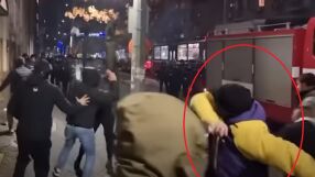 Столичната полиция за задържаните младежи: Не сме използвали сила, само белезници (ВИДЕО)