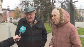 „Само за трапезата ще си вземем“: Започна изплащането на пенсиите и коледните добавки