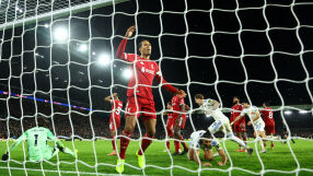 Груев и Лийдс приближиха Слот към изхода на Анфийлд