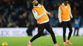 Слот срещу Салах — войната започна!