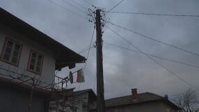 След Коледа на тъмно и студено: Обезщетенията били до 100 лв., а бизнесът се оборудва с генератори