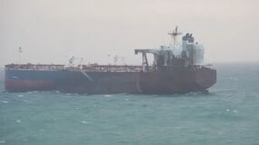 Хеликоптер излетя от Варна с провизии за танкера край Ахтопол