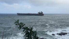 МОСВ започна спешен мониторинг на морските води заради блокирания танкер