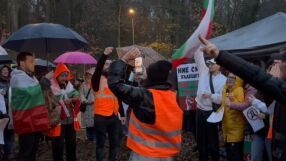 Протести зад граница: Българи от Хага и Лондон призоваха за оставка на кабинета