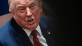 Доналд Тръмп ще изпрати представител на преговорите за мир в Украйна само ако има реална възможност за мир