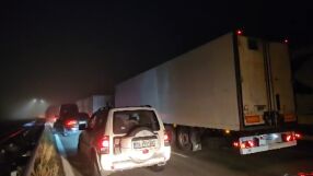 Километрична опашка от тирове по АМ "Марица" в района на българо-турската граница (ВИДЕО)