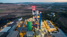 Гръцка компания води преговори за съхранение на CO2 в български циментов завод