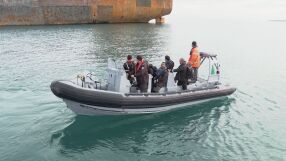 Инспекцията на блокирания танкер „Кайрос“: Моряците на борда са сменени с евакуирани по-рано