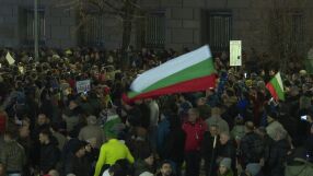 НА ЖИВО: Протестите срещу властта. Хиляди се събраха на площад „Независимост“