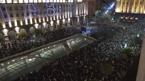 НА ЖИВО: Протестите срещу властта. Хиляди се събраха на площад „Независимост“