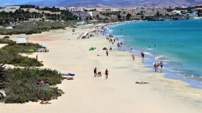 Море през зимата: На това място в Европа почивката е евтина, а в момента е 23 градуса