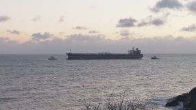 Продължава операцията по изтеглянето на заседналия танкер „Кайрос“ край Ахтопол