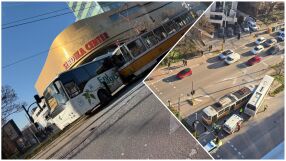 Трамвай се вряза в автобус