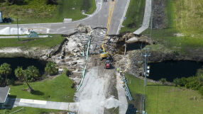 Срутвания и огромни дупки заради сушата в Турция 