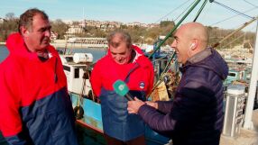 Рибари хванаха 140 кг есетра от застрашен вид, дълга била 2 метра и 40 см