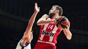 Магията на Везенков не бе достатъчна за Олимпиакос