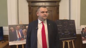 „Всеки ден тези хора бяха в моя кабинет“: Пеески направи „Музей на сглобката“