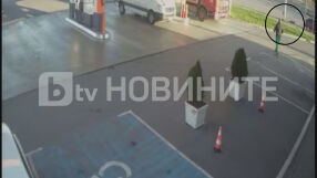 Мъж от Сливен влачи през целия град куче, вързано с въже за колата му (СНИМКИ и ВИДЕО)