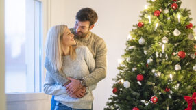 Коледа с бившия: защо някои двойки се „събират“ само за празниците?